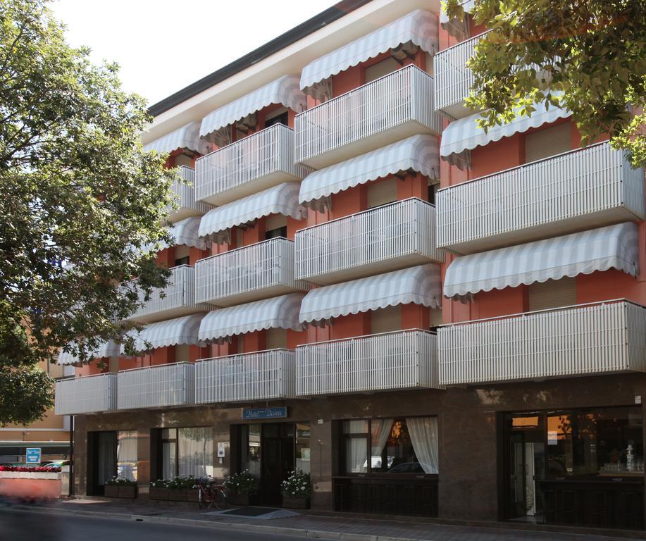 Hotel Desiree 利尼亚诺萨比亚多罗 外观 照片